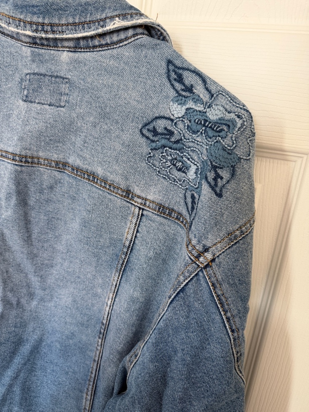 Universal Thread Light Blue Denim Jacket with Floral Embroidery - Picture 5 of 5
